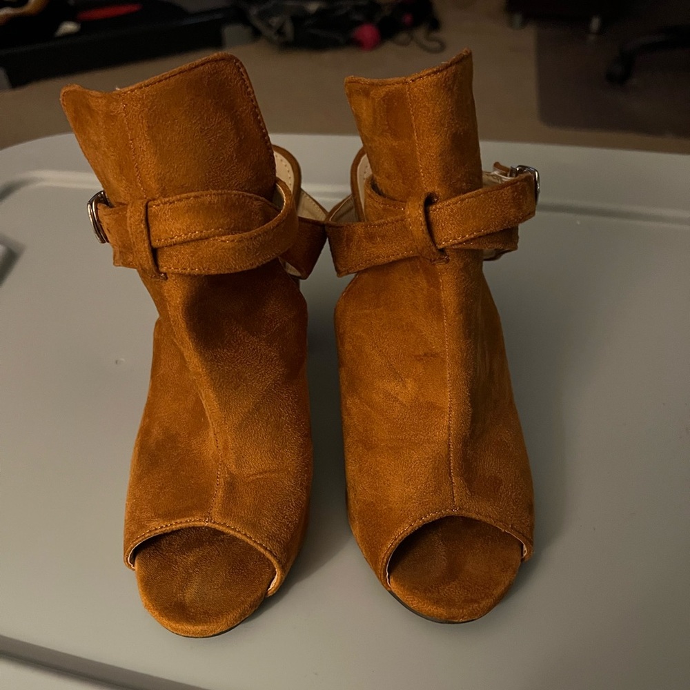 Brown Chunky Heel open toed shoes